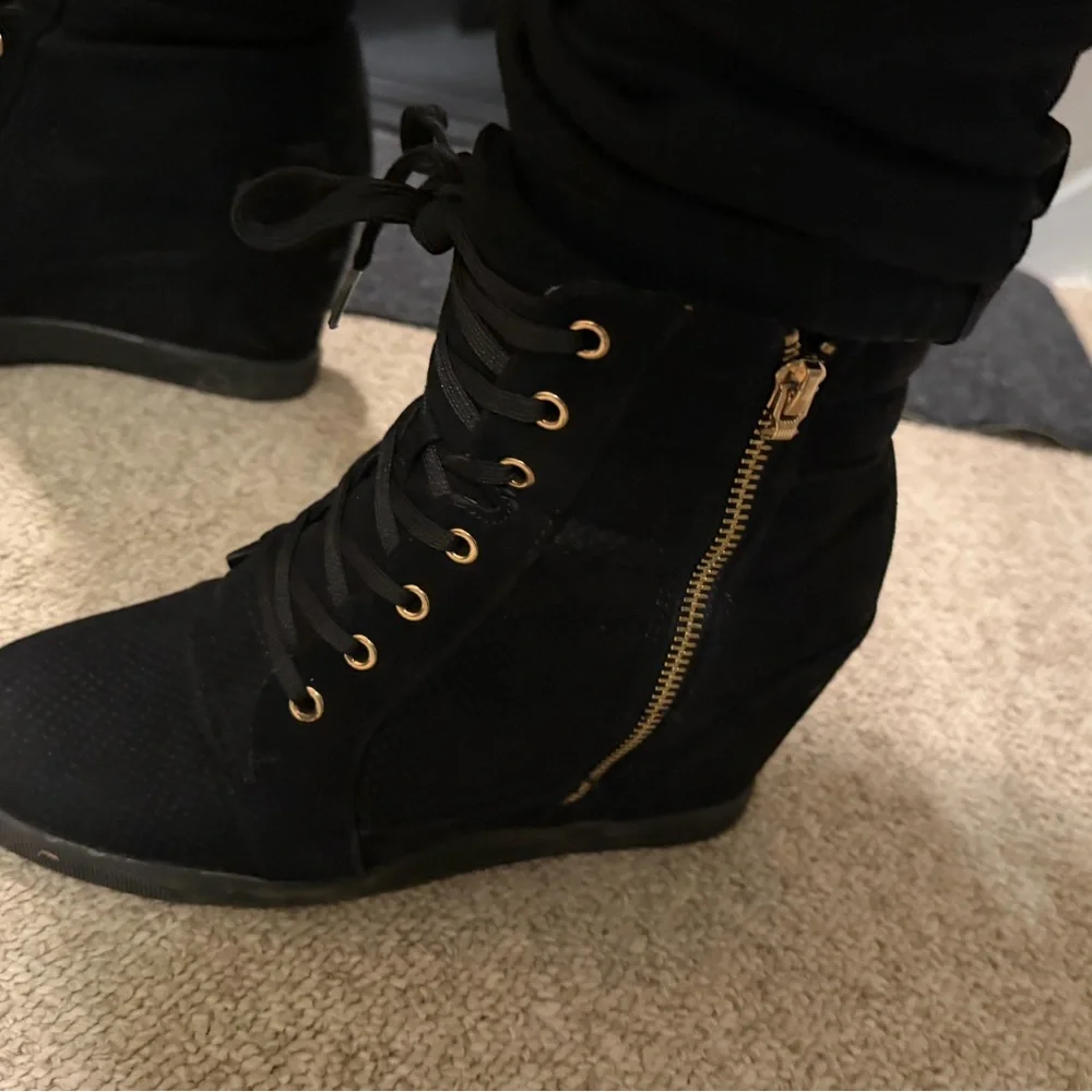 Stylish Black Ankle Boots with Gold Accents - Picture 4 of 6